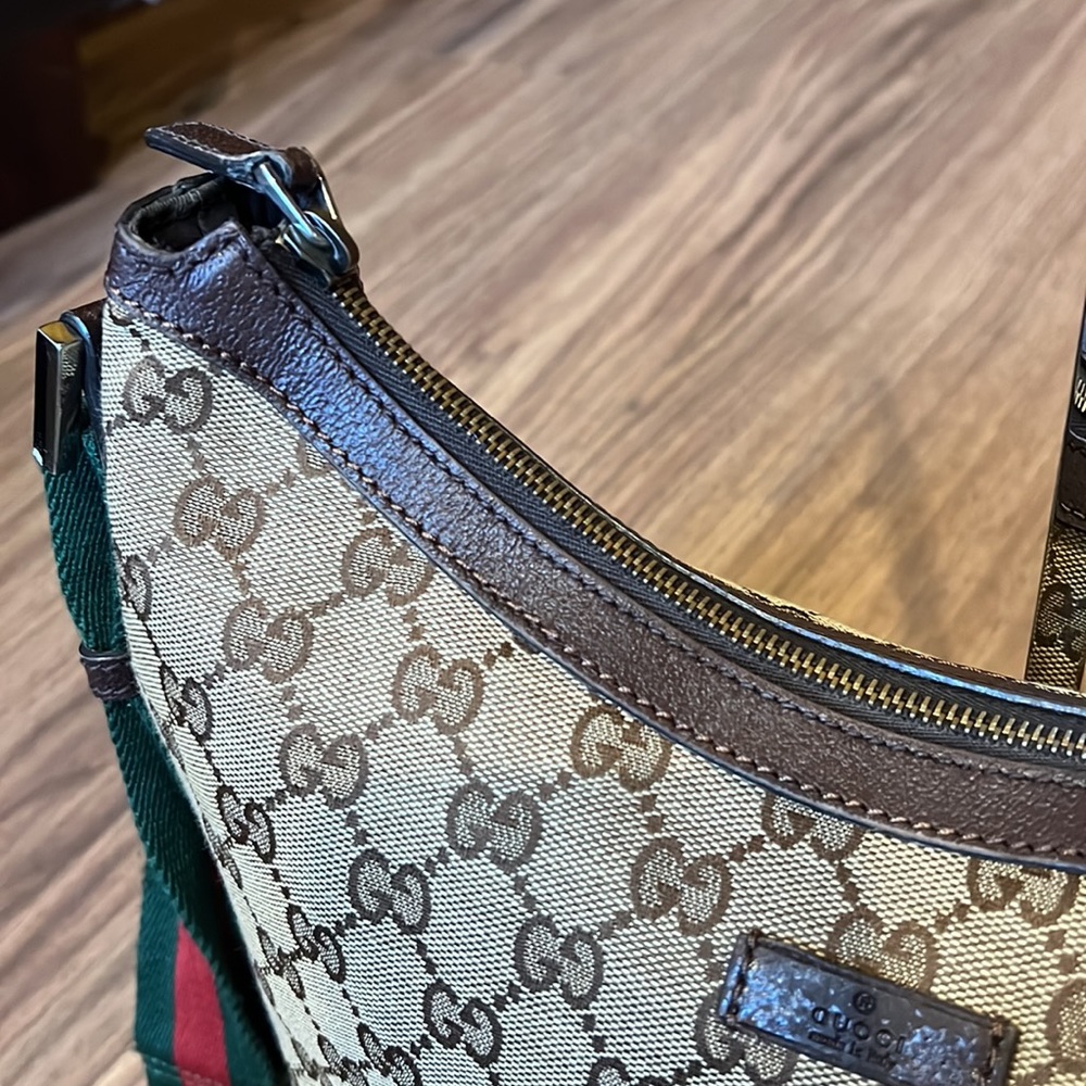 Gucci Beige GG Supreme Canvas Crossbody with Green-Red Web Strap - Picture 8 of 16